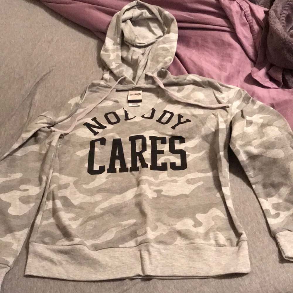 Hooded shirt